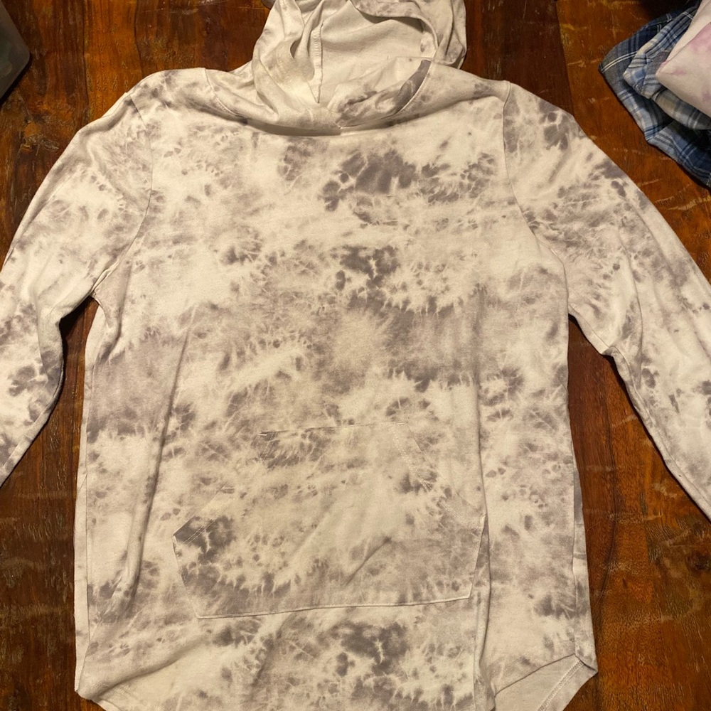 Long sleeve hooded tee shirt
